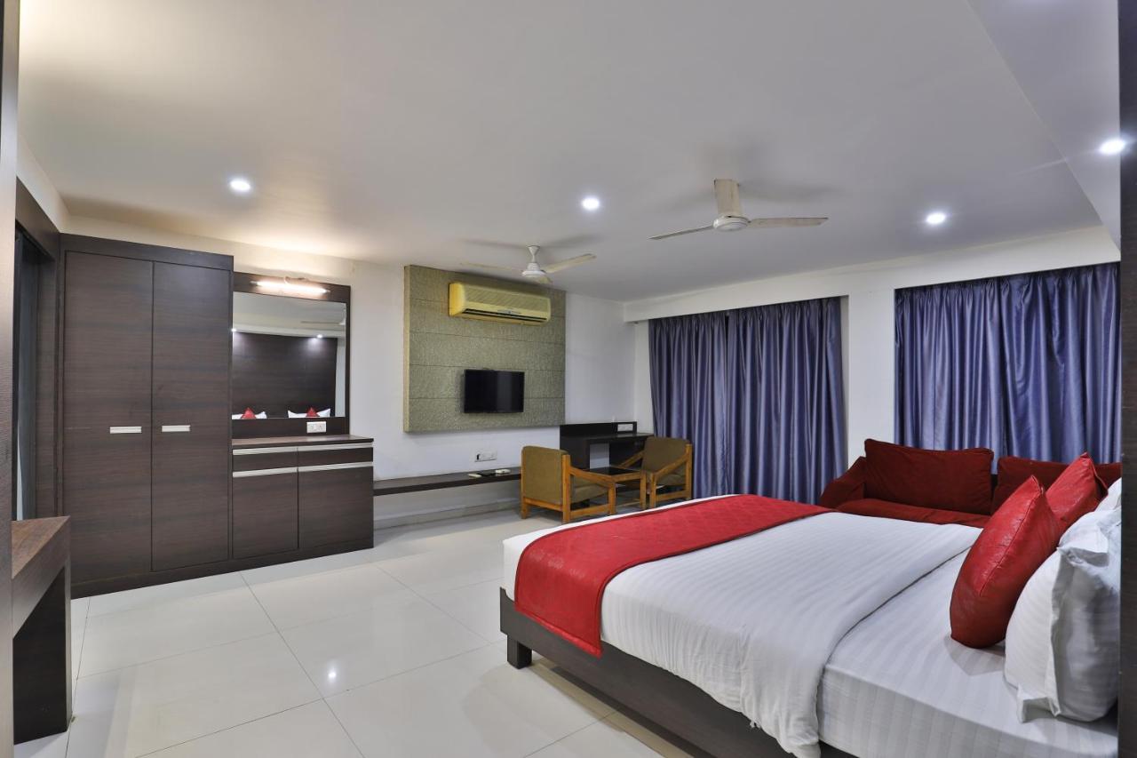 Hotel Park Land Ahmedabad Exterior photo